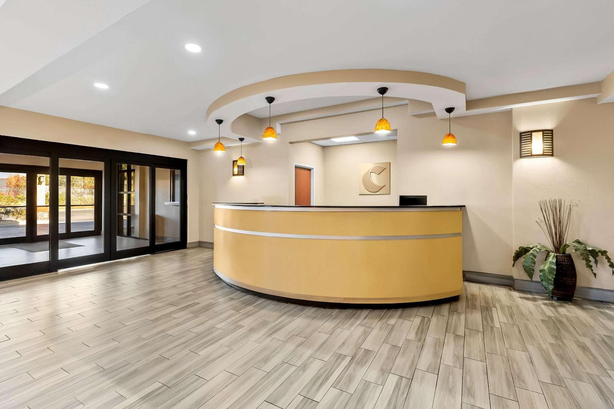 Comfort Suites Panama City Near Tyndall Afb Exterior photo